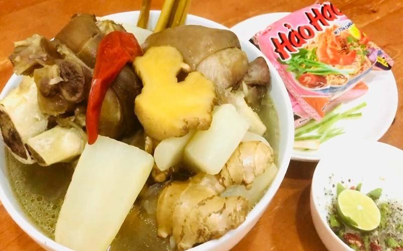 Lẩu bò hầm sả đậm đà hương vị