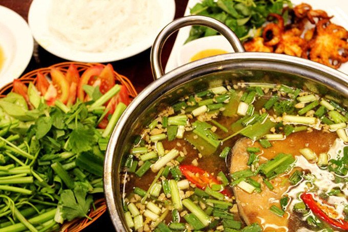 Lẩu cá bớp chua cay hấp dẫn với nước dùng đậm đà, chuẩn vị