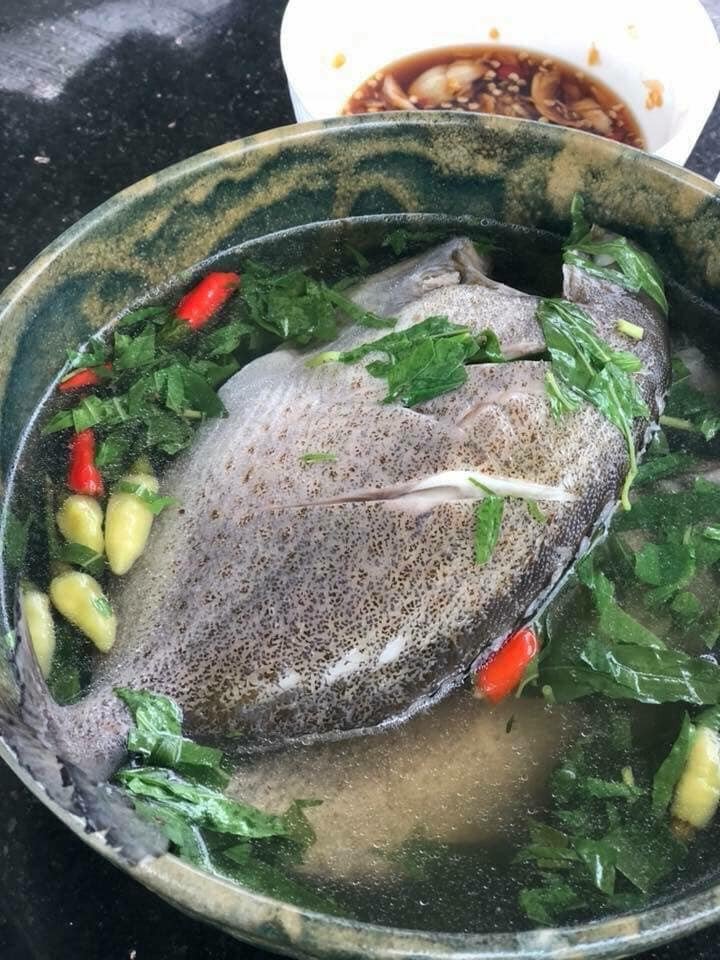 Lẩu cá dìa chua cay, món ăn ấm cúng cho những buổi tụ họp bạn bè.