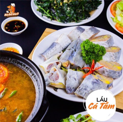 Lẩu cá tầm chua ngọt đậm đà hương vị, món ngon cho gia đình Việt