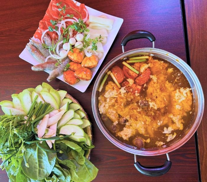 lẩu cua đồng thập cẩm hải sản ngon miệng