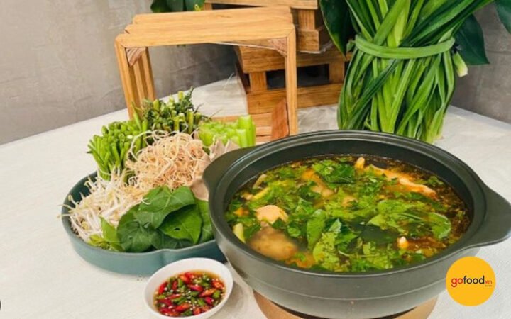 Lẩu gà lá giang miền Nam thơm ngon, nước dùng chua thanh đậm đà