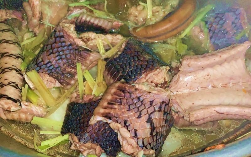 Lẩu rắn hầm sả thơm lừng chuẩn vị miền Tây