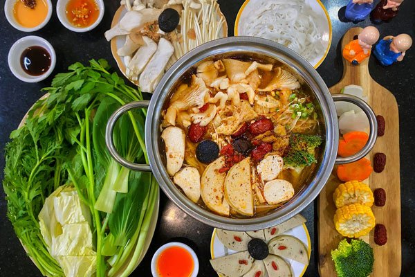 Lẩu Thái chay ngon với hương vị chua cay đặc trưng