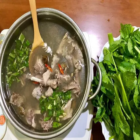 Hướng dẫn chi tiết cách làm lẩu vịt om sấu ngon Hà Nội tại nhà