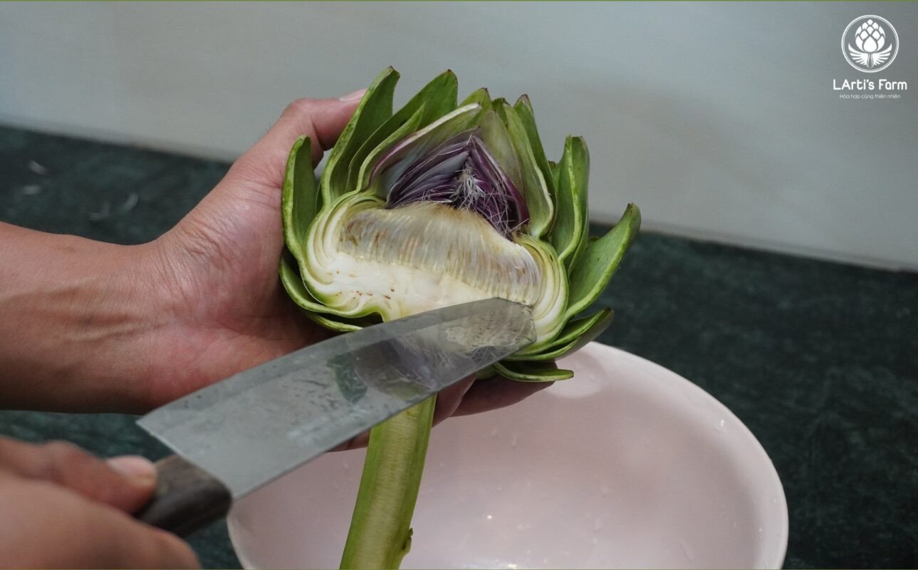 Loại bỏ phần tim hoa atiso