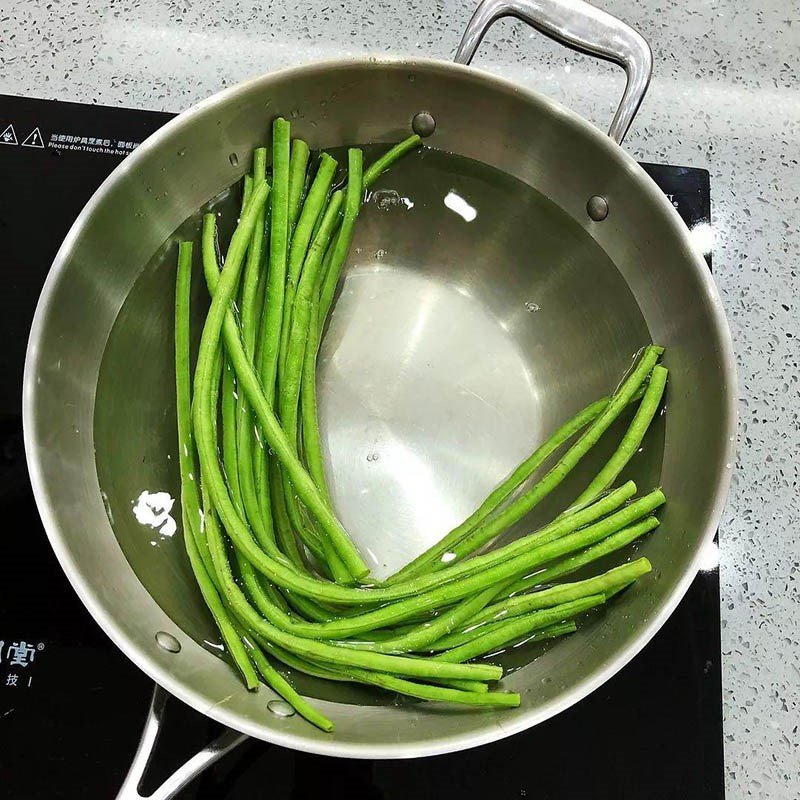 Luộc sơ đỗ để giữ màu xanh và độ giòn