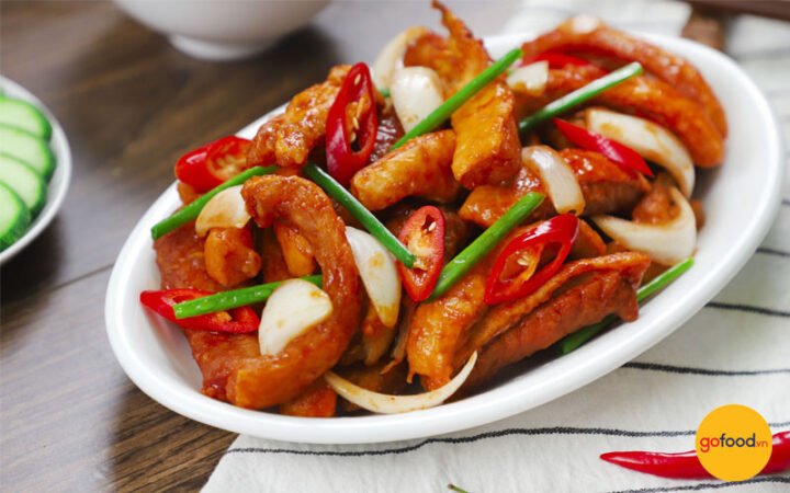 Lườn cá hồi chiên giòn sốt chua ngọt hấp dẫn