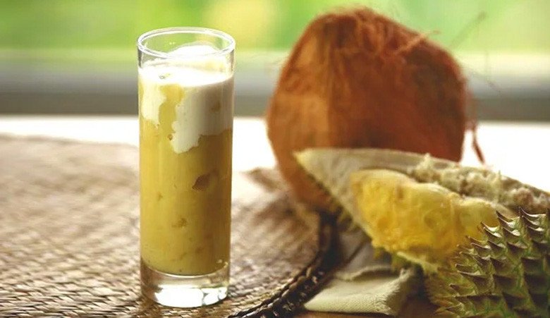 Ly chè sầu riêng đậu xanh thành phẩm với nước cốt dừa và đậu phộng rang