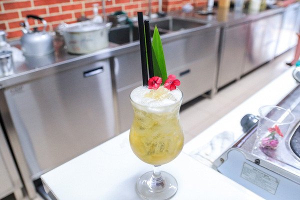 Ly nước nha đam đường phèn mát lạnh sẵn sàng để thưởng thức