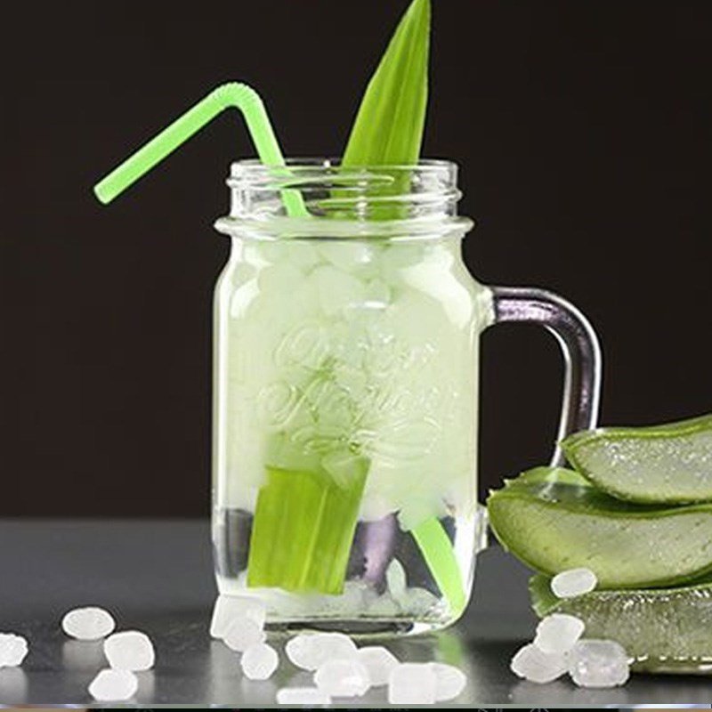 Ly nước nha đam đường phèn thanh mát sẵn sàng thưởng thức