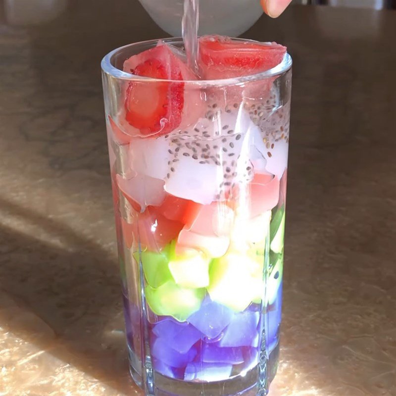 Ly thạch dừa thô mát lạnh sẵn sàng để thưởng thức