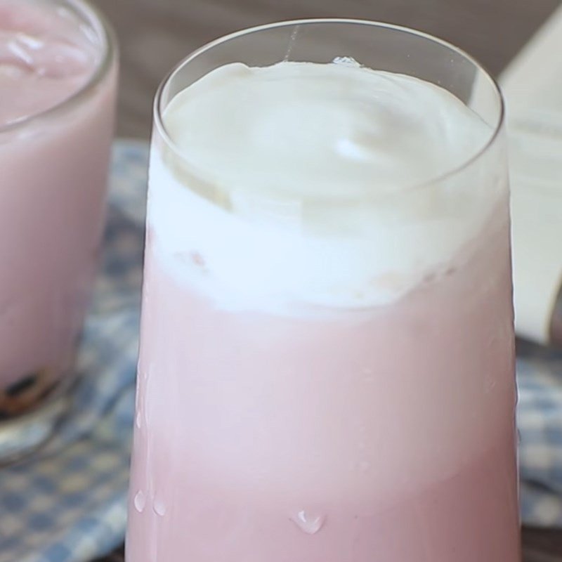 Ly trà sữa khoai môn trân châu tự làm, thơm ngon và hấp dẫn.