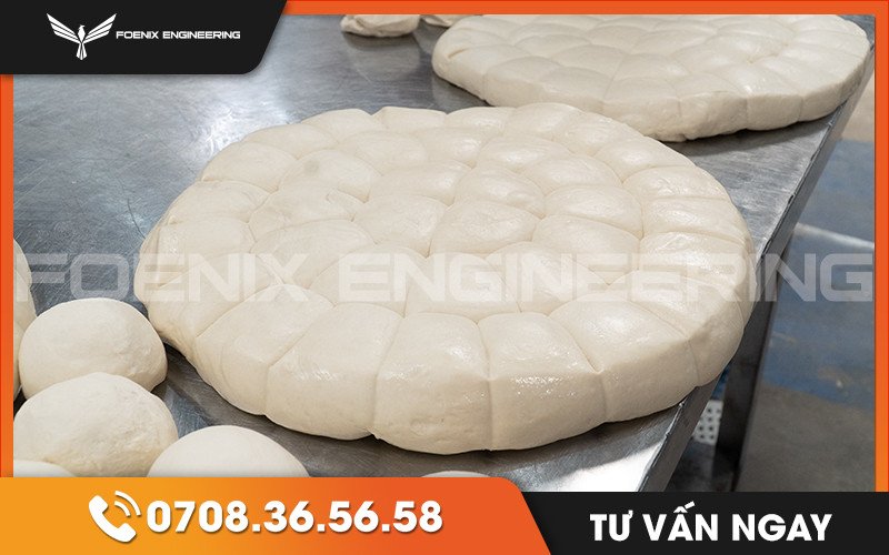 Máy chia bột giúp chuẩn bị các phần bột làm bánh mì đặc ruột đồng đều