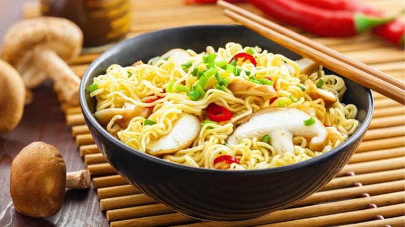 Mì ăn liền nấu chín bao nhiêu calo