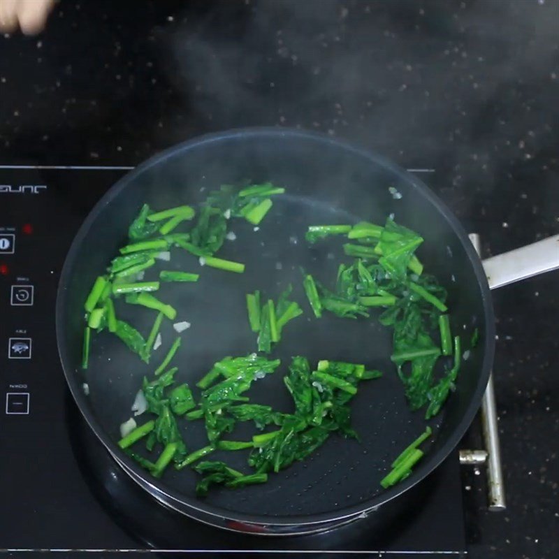 Mì gạo xào trình bày đẹp mắt với nhiều màu sắc hấp dẫn