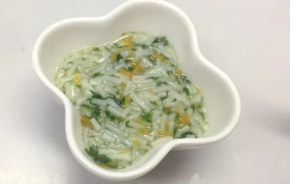 Mì somen nấu cùng rau củ đầy màu sắc, cung cấp vitamin cho bé