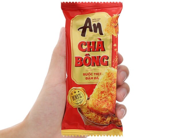 Miếng bánh gạo An chà bông nướng vàng ươm với sợi chà bông đậm đà