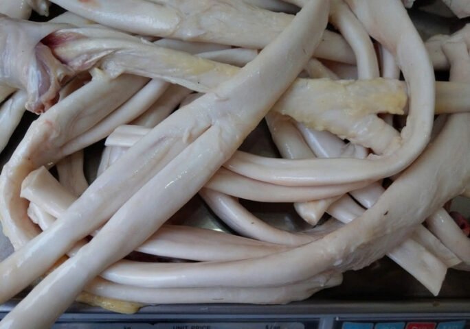 Miếng gân bò tươi ngon để làm món sốt vang gân bò