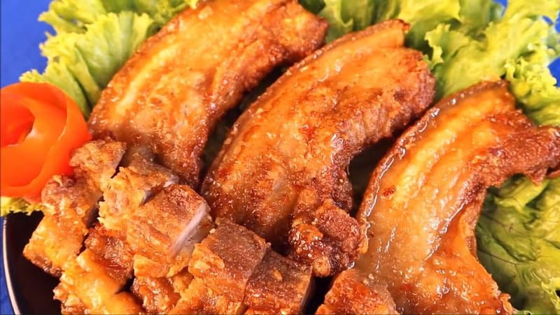 Miếng thịt ba chỉ chiên muối giòn bì hấp dẫn