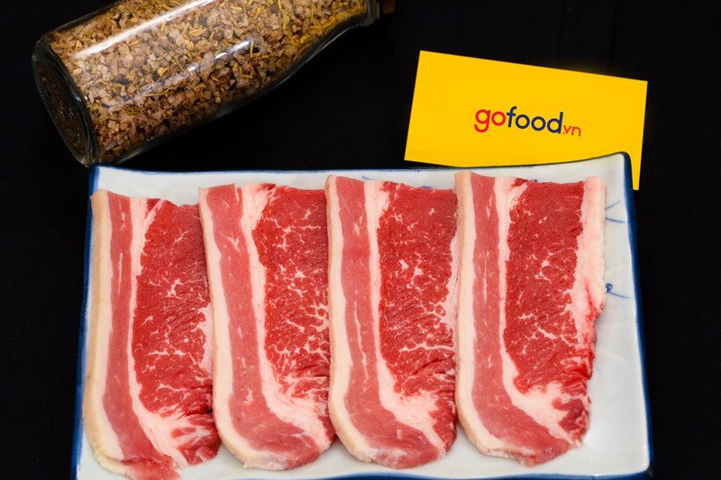 Miếng thịt ba chỉ heo đã được thái lát mỏng đều