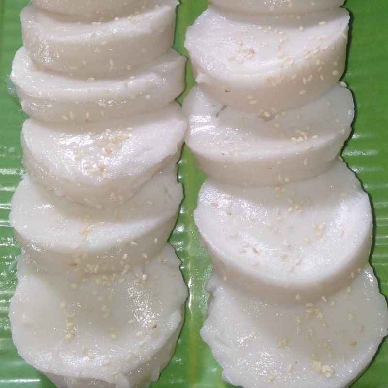 Món bánh bèo ngọt rắc mè rang hấp dẫn