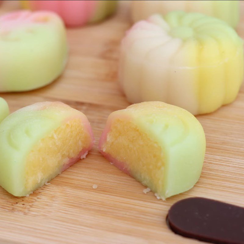 Món bánh dẻo nhân kem trứng sữa dừa nhiều màu sắc, hấp dẫn