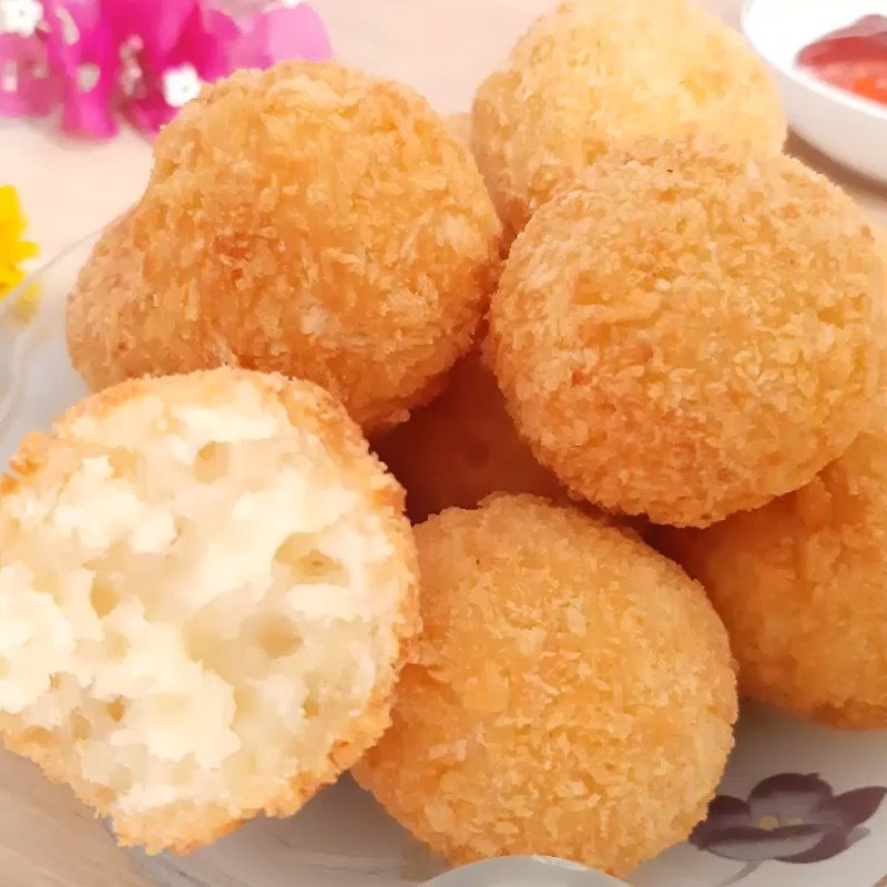 Món bánh khoai tây sữa tươi chiên xù thành phẩm thơm ngon