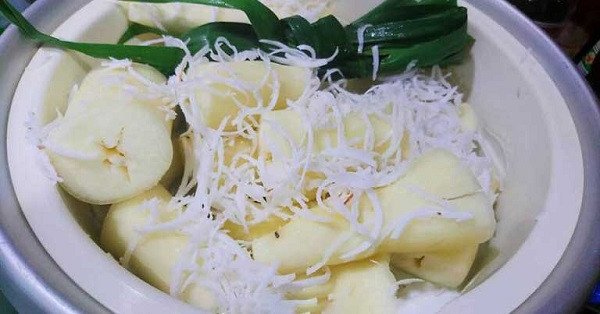 Món bánh sắn tươi hấp cốt dừa dẻo thơm, béo ngậy đã hoàn thành và sẵn sàng để thưởng thức