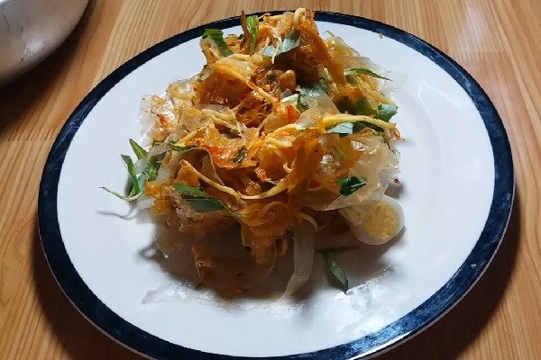 Món bánh tráng trộn Tây Ninh hấp dẫn đã hoàn thành, sẵn sàng thưởng thức