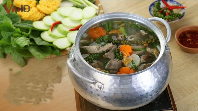 Món bao tử hầm tiêu xanh nóng hổi