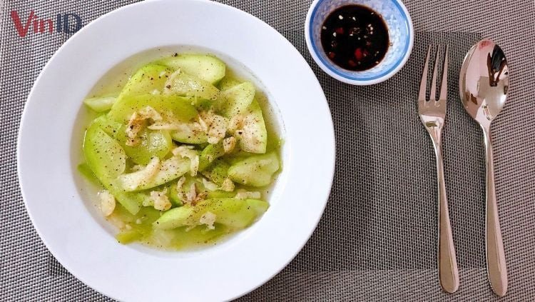 Món bầu xào tỏi đã hoàn thành