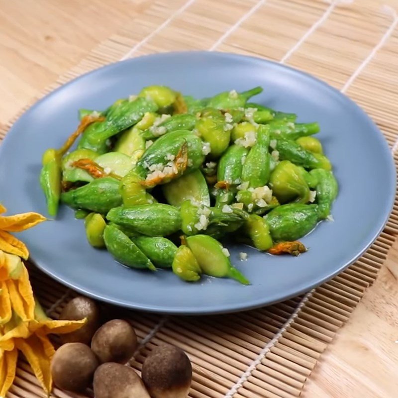 Món bí non xào tỏi thành phẩm thơm lừng, hấp dẫn