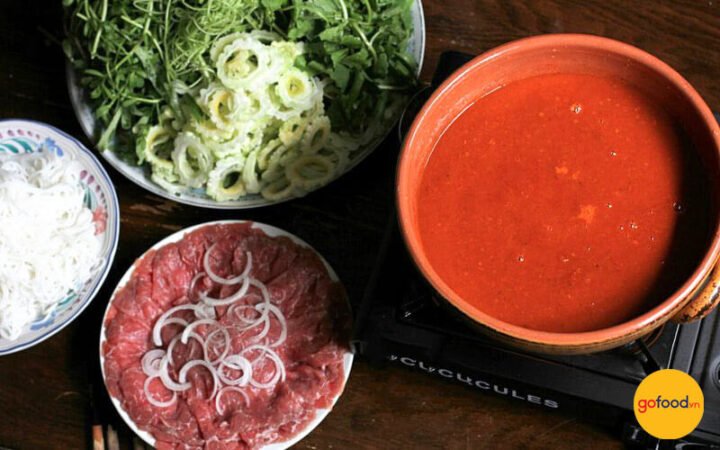 Món bò nhúng ớt nóng hổi thơm lừng, hấp dẫn cho bữa ăn gia đình