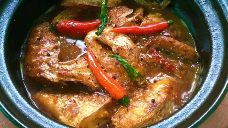 Món cá hường kho tộ đậm đà