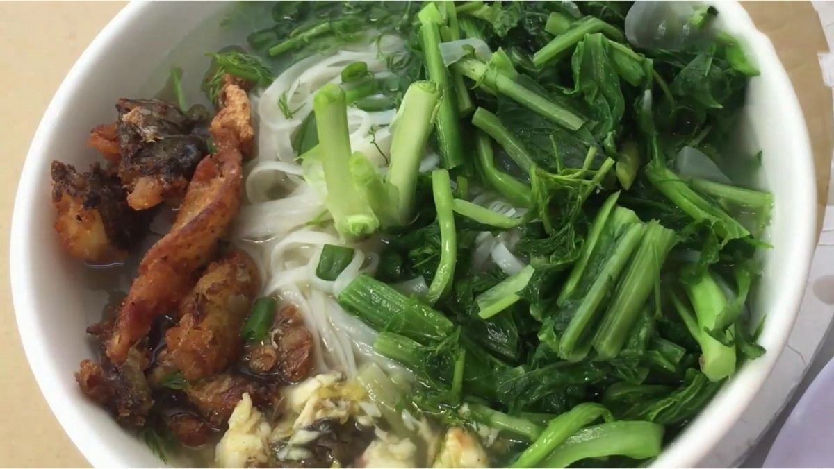 Món canh cá rô đồng bánh đa nóng hổi, hấp dẫn sau khi chế biến