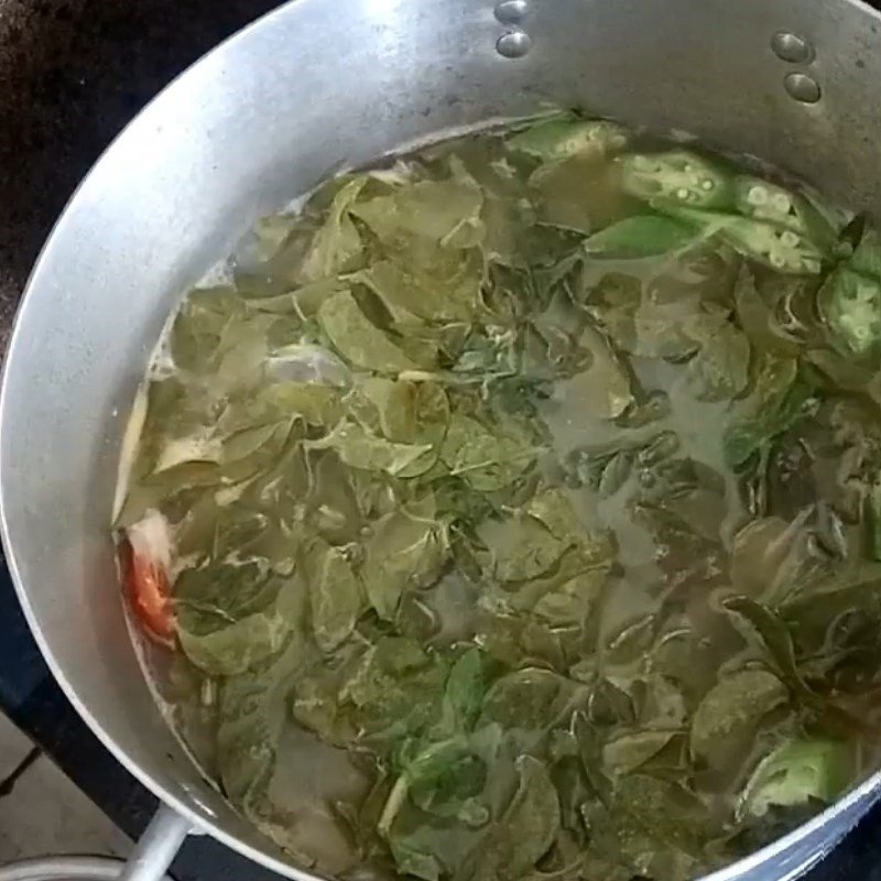 Món canh chua cá dìa lá giang thơm ngon, hấp dẫn