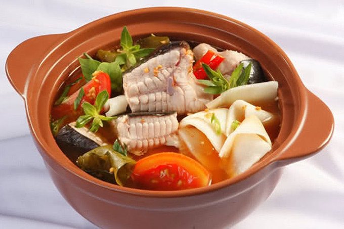 Món canh dưa cá lăng miền Nam với hương vị chua thanh đặc trưng