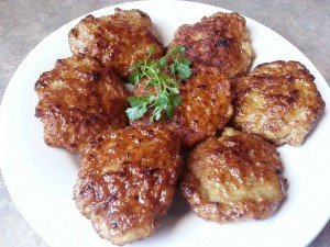 Món chả thịt lợn xay vàng ươm, hấp dẫn, sẵn sàng thưởng thức