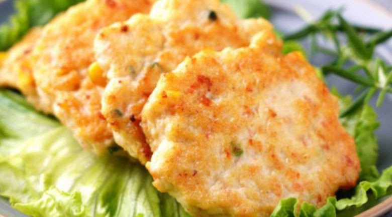 Món chả tôm thịt chiên vàng giòn rụm, thơm ngon hấp dẫn