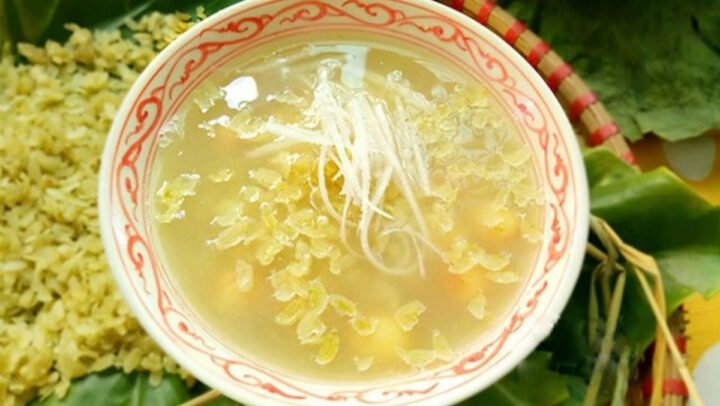 Món chè cốm hạt sen dẻo thơm hấp dẫn, sẵn sàng để thưởng thức