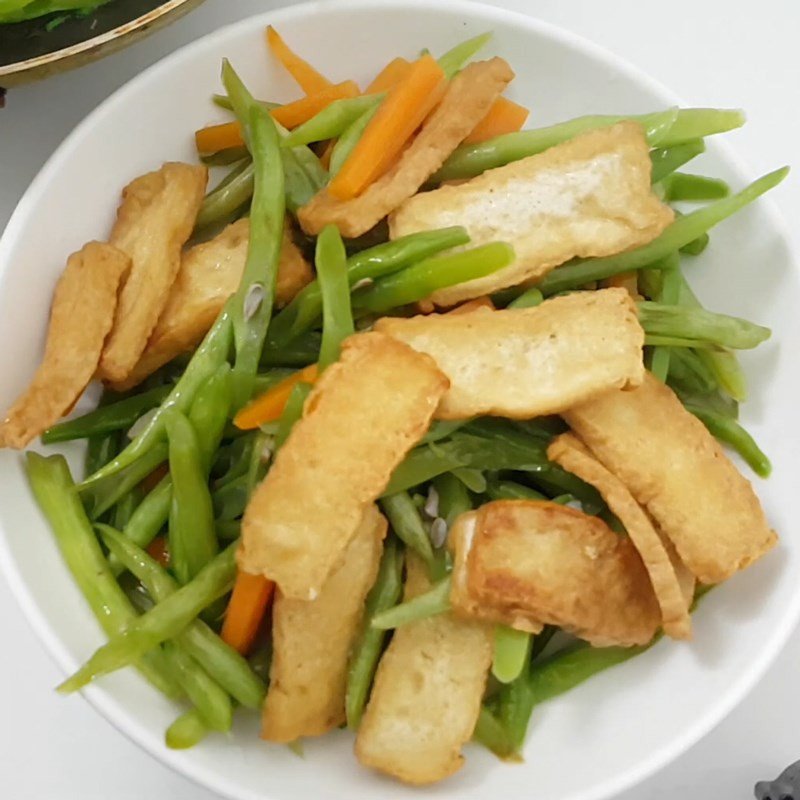Món đậu que xào cà rốt đậu hũ hoàn thành, sẵn sàng thưởng thức