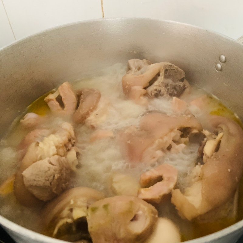 Món giò heo hầm vả đã hoàn thành, chuẩn bị thưởng thức