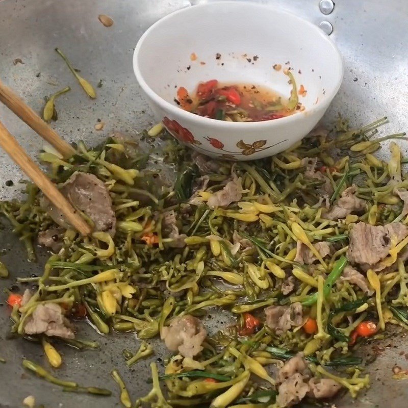 Món hoa đu đủ đực xào thịt bò hấp dẫn