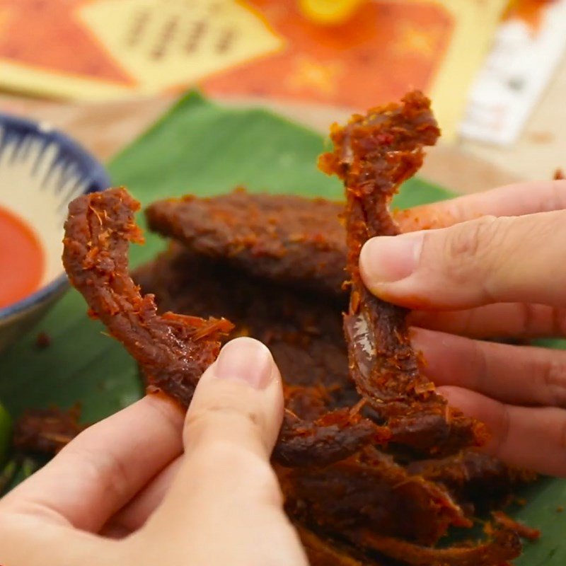 Món khô bò giả bò cay đã hoàn thành, sẵn sàng thưởng thức
