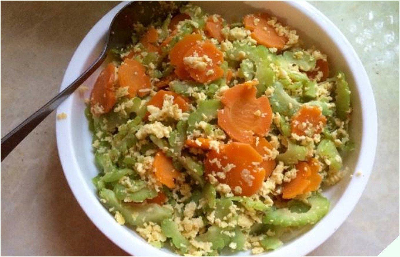 Món khổ qua xào trứng cà rốt đầy màu sắc bắt mắt và bổ dưỡng