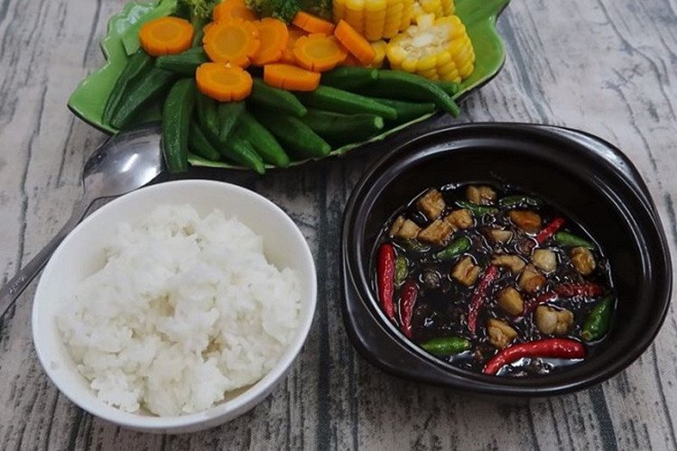 Món kho quẹt tôm khô thịt ba chỉ hoàn chỉnh