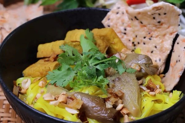 Món mì quảng chay rau củ sau khi hoàn thành