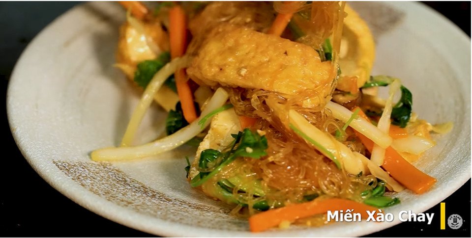 Món miến xào chay hấp dẫn đã hoàn thành, sẵn sàng thưởng thức