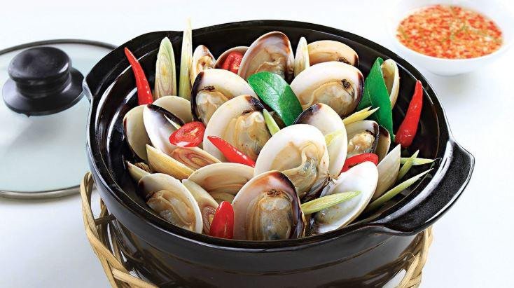 Món nghêu hấp sả thơm ngon đã hoàn thành và sẵn sàng thưởng thức